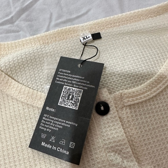 Molerani Women’s Long Sleeve 5 button Shirt. NWT - Picture 5 of 9